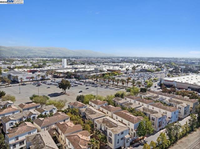 43 Rain Walk, Milpitas CA: https://media.crmls.org/mediaz/99a1114c-48f9-4a12-992a-eb6c5e45b189.jpg