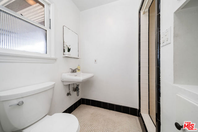 3000 Finch Street, Los Angeles CA: https://media.crmls.org/mediaz/99a17478-dcbe-4eb4-8292-0e081d567145.jpg