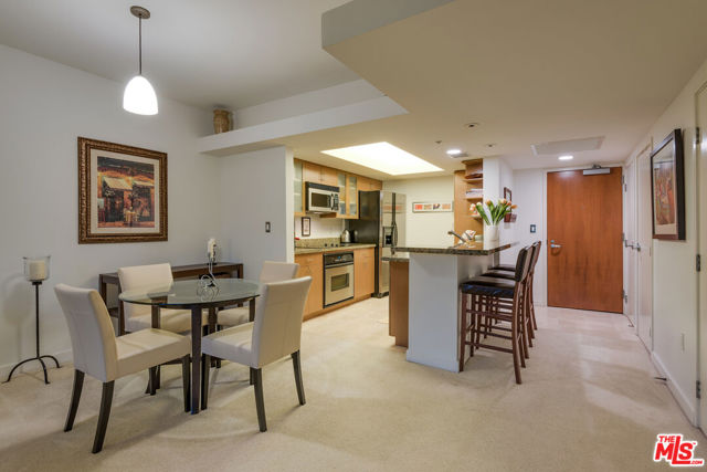 13700 MARINA POINTE Drive, Marina del Rey CA: https://media.crmls.org/mediaz/99a1b129-e5c9-45eb-b0e8-8b8cef9ebdbc.jpg