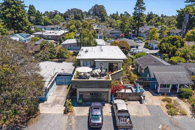 522 Oak Drive, Capitola CA: https://media.crmls.org/mediaz/99a23315-9289-4dbe-906e-f4d99d7ddbdb.jpg