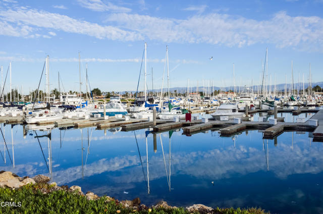 4531 Costa De Oro, Oxnard CA: https://media.crmls.org/mediaz/99a2b436-2217-4b8c-ba4a-d20c5b056f36.jpg