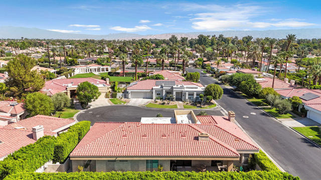 29 El Roble Court, Rancho Mirage CA: https://media.crmls.org/mediaz/99a37075-6215-4cc3-bd1f-859787588e3a.jpg