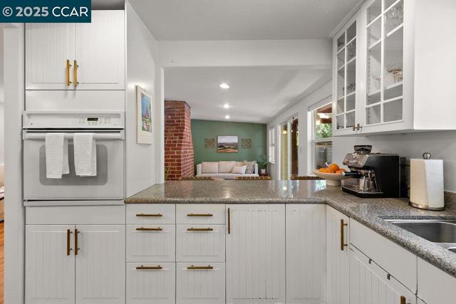 66 Del Hambre Cir, Walnut Creek CA: https://media.crmls.org/mediaz/99a3ddb2-168b-4c80-9ce0-ae807ba6c069.jpg
