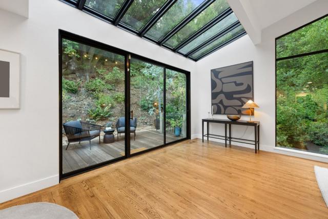 21 Valley Oak Street, Portola Valley CA: https://media.crmls.org/mediaz/99a3ea06-0370-4219-b41d-db151905a2bf.jpg