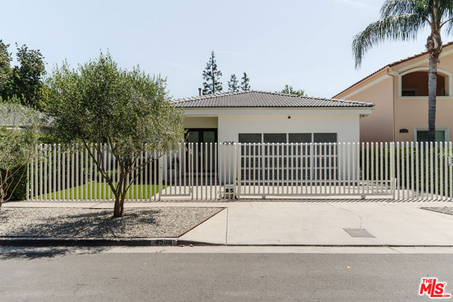 4508 Vesper Avenue, Sherman Oaks CA: https://media.crmls.org/mediaz/99a465e6-f326-47b7-85d4-0cc857236ecf.jpg