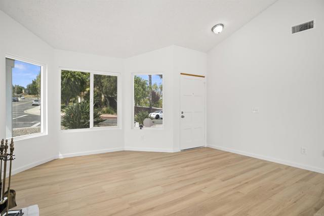 Detail Gallery Image 15 of 47 For 4888 Northerly St, Oceanside,  CA 92056 - 3 Beds | 2 Baths