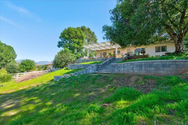 15720 Zeigler Court, Ramona CA: https://media.crmls.org/mediaz/99a4c0d0-edc7-4676-96d3-d11175075857.jpg