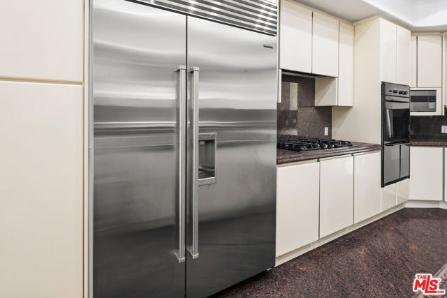 2470 Venus Drive, Los Angeles CA: https://media.crmls.org/mediaz/99a4d8bb-4d7a-4b03-bbfc-9d381328c983.jpg
