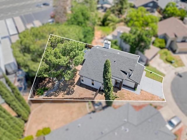 6431 Canyon Creek Way, Elk Grove CA: https://media.crmls.org/mediaz/99a50621-e965-4603-9068-0886e019124f.jpg