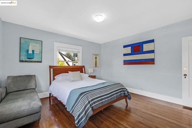 1047 Ranleigh Way, Piedmont CA: https://media.crmls.org/mediaz/99a65588-30bc-4772-abc6-8861dc1a76c4.jpg
