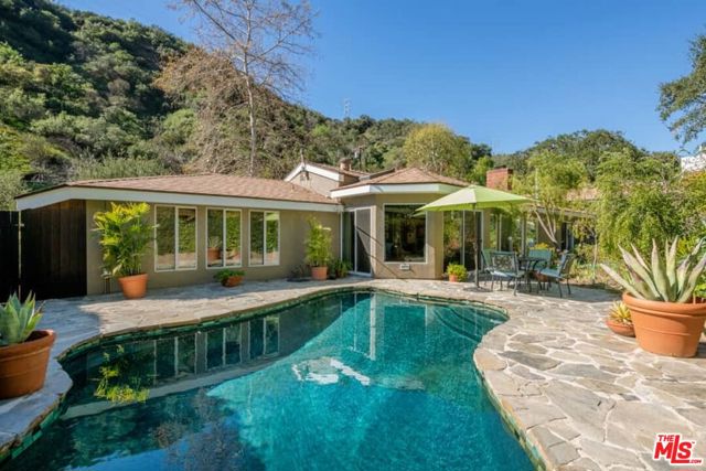 3588 Mandeville Canyon Rd, Los Angeles, CA 90049