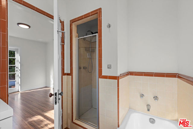 711 Pier Avenue, Santa Monica CA: https://media.crmls.org/mediaz/99a66739-fb6a-4ea1-9d87-62c208cff9b1.jpg