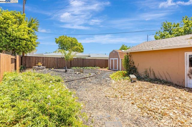 40122 Besco Dr, Fremont CA: https://media.crmls.org/mediaz/99a7051d-ca80-4617-810a-5c733a39bbb6.jpg