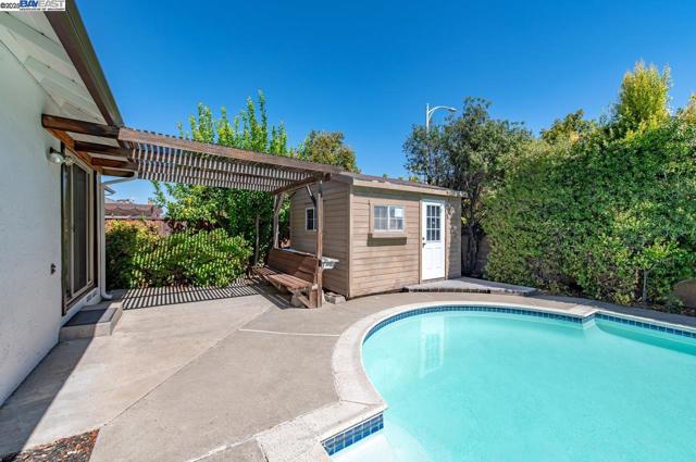 1059 Lakehurst Rd, Livermore CA: https://media.crmls.org/mediaz/99a776a2-e637-4a28-a1c0-98ed51d40822.jpg