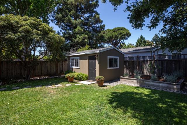 819 Laurel Avenue, Menlo Park CA: https://media.crmls.org/mediaz/99a79a7a-ce9b-4162-8efb-d81d182034a6.jpg