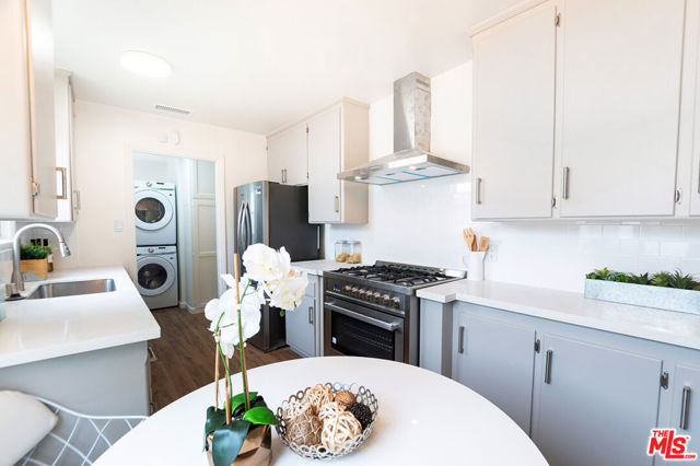 17209 Stagg Street, Van Nuys CA: https://media.crmls.org/mediaz/99a7a39e-5131-41df-a86e-41b3fea73c32.jpg