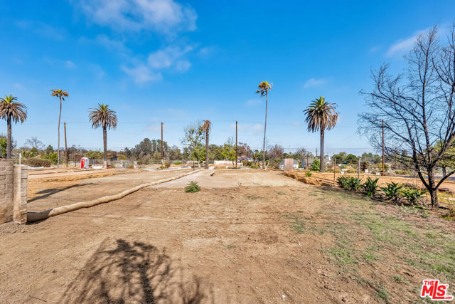 709 Swarthmore Avenue, Pacific Palisades CA: https://media.crmls.org/mediaz/99a85b9d-e6bd-4f3d-a4c2-359ed9c81891.jpg
