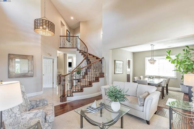 2460 Magnolia Way, Morgan Hill CA: https://media.crmls.org/mediaz/99a864ae-ef25-4f0d-b33b-6852d10486d3.jpg