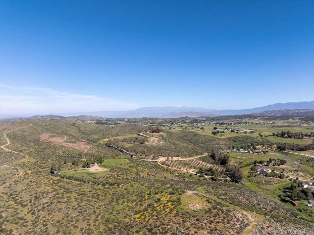 40707 Intrepid Rd, Hemet CA: https://media.crmls.org/mediaz/99a86540-f331-49ad-afc2-4bb26f5387a0.jpg