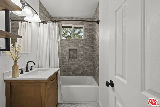 746 Valley View Avenue, Monrovia CA: https://media.crmls.org/mediaz/99a97f10-279f-45ba-ae67-aad67aacbf92.jpg