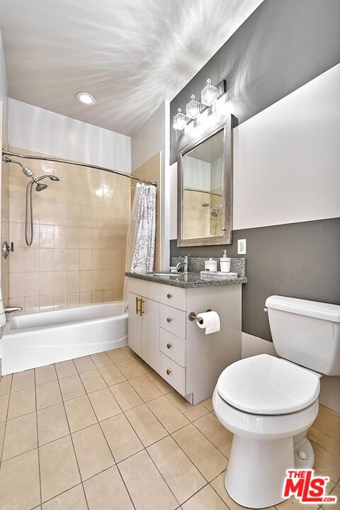 3810 Wilshire Boulevard, Los Angeles CA: https://media.crmls.org/mediaz/99a99047-32f7-4437-95a9-9b9cff44b9d4.jpg