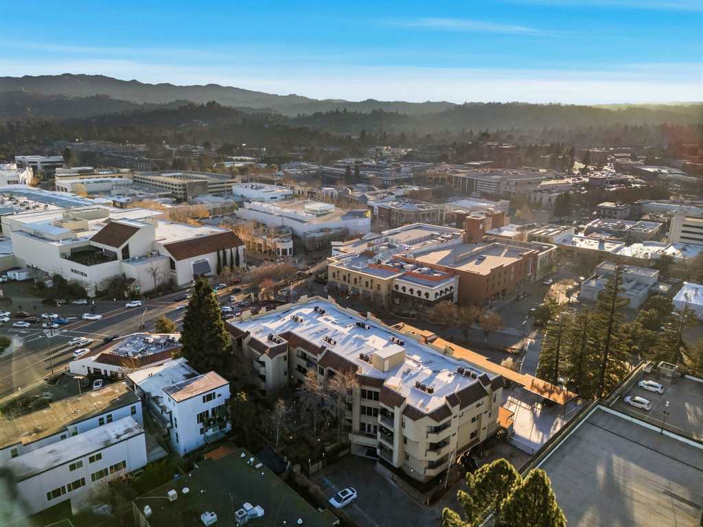 1201 Alta Vista Dr #203