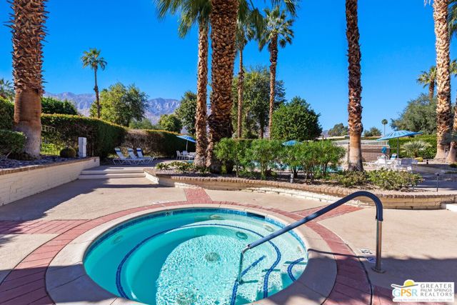 2264 Oakcrest Drive, Palm Springs, CA 92264