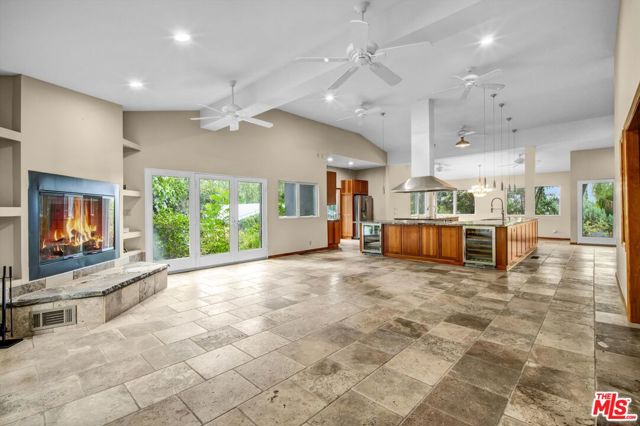 5653 Shirley Avenue photo 3