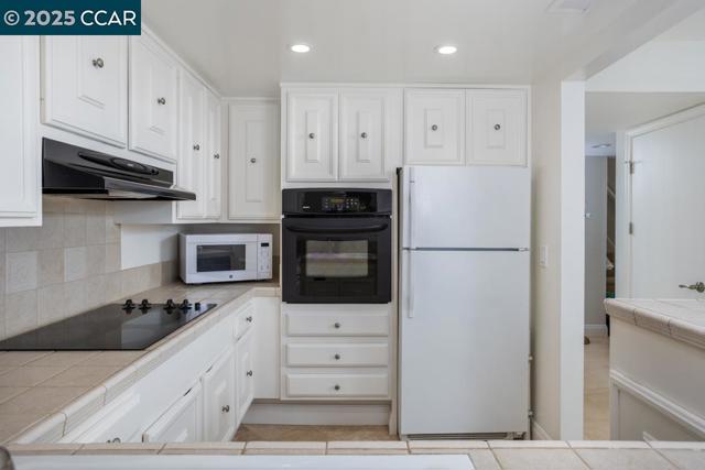 1224 Canyonwood Ct, Walnut Creek CA: https://media.crmls.org/mediaz/99abf35f-2b05-4bfc-8ed5-9ea8b5d3d9ec.jpg