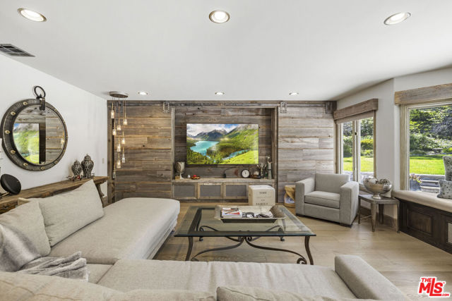 Image 21 of 64 For 26954 Whitehorse Place