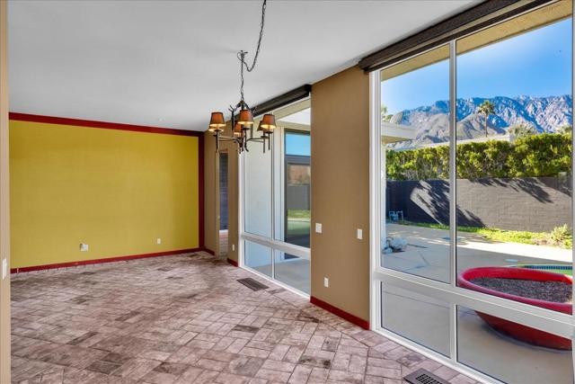 130 W Racquet Club Road #511, Palm Springs, CA 92262