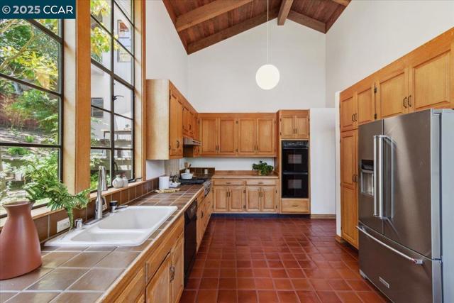357 El Toyonal, Orinda CA: https://media.crmls.org/mediaz/99ace53a-1b0b-4475-a9db-2c735a04f7cc.jpg