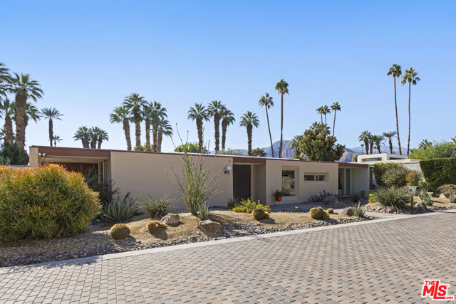 6 Cody Court, Rancho Mirage CA: https://media.crmls.org/mediaz/99ad5acd-d1e8-4eb3-bdb3-23859e02cb2f.jpg