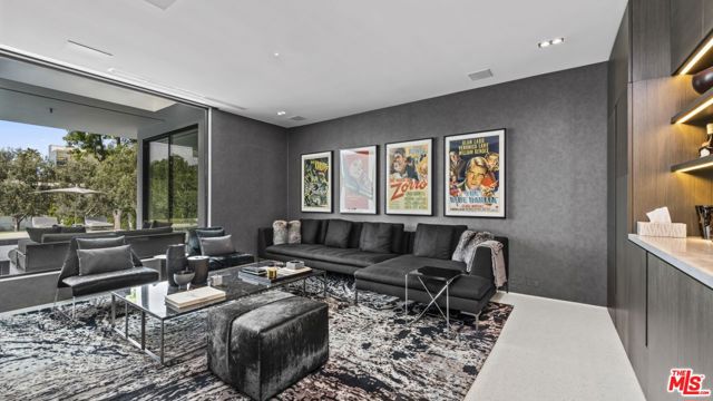 16032 VALLEY VISTA Boulevard, Encino CA: https://media.crmls.org/mediaz/99ad6a05-9012-4d5d-80a7-c4be1d770845.jpg