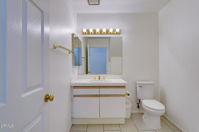 10925 Blix Street, Toluca Lake CA: https://media.crmls.org/mediaz/99ad7c34-bd97-4a33-9dce-06acb6e85a67.jpg