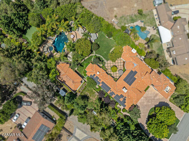 421 Whitegate Road, Thousand Oaks CA: https://media.crmls.org/mediaz/99ae0813-6a86-4670-924c-9edd3dcade9b.jpg