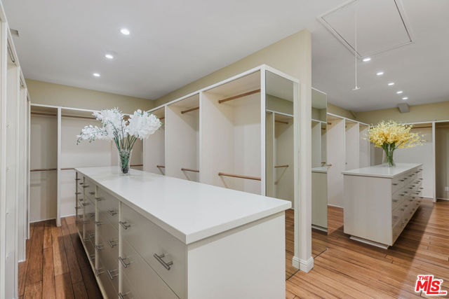 1401 Bel Air Road, Los Angeles CA: https://media.crmls.org/mediaz/99ae681d-29e8-4252-b9f4-409a6d063004.jpg