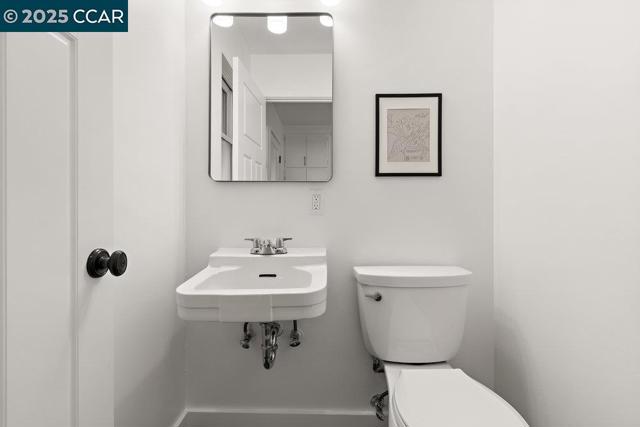 1071 Serrano Ct, Lafayette CA: https://media.crmls.org/mediaz/99af7b78-8d54-4c75-bbd3-38cbf1548b42.jpg