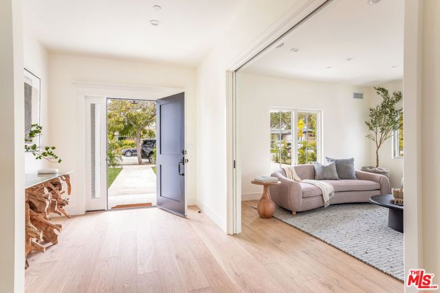 2455 23rd Street, Santa Monica CA: https://media.crmls.org/mediaz/99afb58c-3659-468d-9621-c4b29254a409.jpg