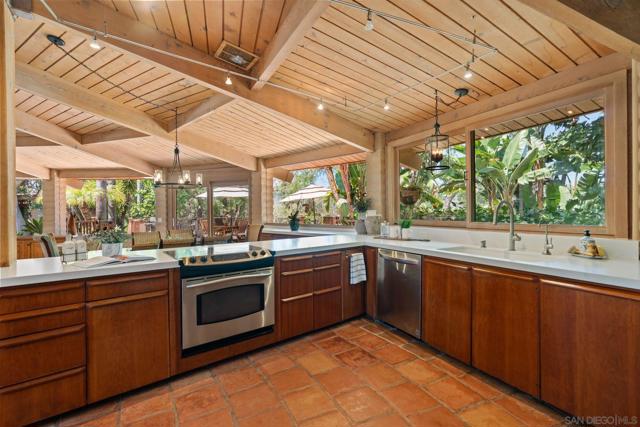 17216 & 17218 La Brisa, Rancho Santa Fe CA: https://media.crmls.org/mediaz/99afc133-39d0-42e9-b0a0-fc825768c5b6.jpg