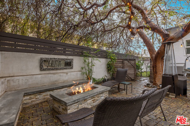3839 Marcasel Avenue, Los Angeles CA: https://media.crmls.org/mediaz/99afee0c-f6ea-4ee1-adba-4d0c0521dee4.jpg