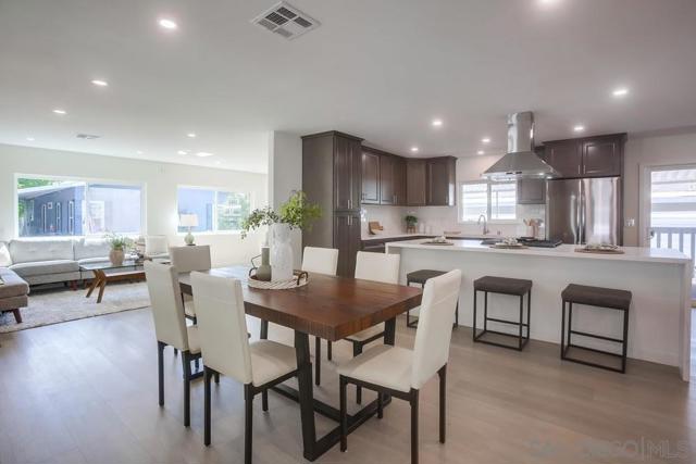 7224 San Benito, Carlsbad CA: https://media.crmls.org/mediaz/99b00280-241b-4228-be3c-a926d9393d1c.jpg