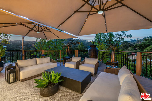 3000 Cornwall Drive, Glendale CA: https://media.crmls.org/mediaz/99b01e7b-2d0e-46ba-a3ce-088851f90ec1.jpg