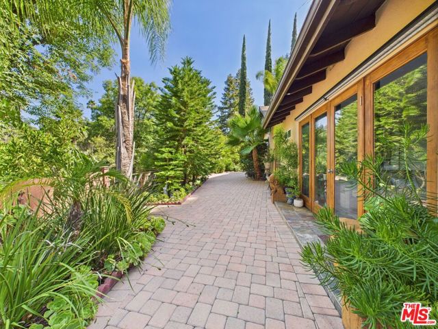 4723 Dunas Lane, Tarzana CA: https://media.crmls.org/mediaz/99b02b72-643a-4cf1-b772-f69451de68a0.jpg