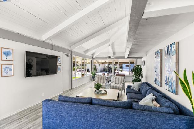 65 Pali, Pittsburg CA: https://media.crmls.org/mediaz/99b0424d-100e-426e-a6f8-c430f1f9ef72.jpg