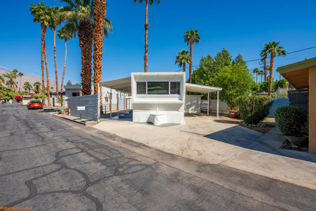 80 Jupiter Street, Palm Springs CA: https://media.crmls.org/mediaz/99b0666d-86f0-483b-915f-398a8f5fb892.jpg