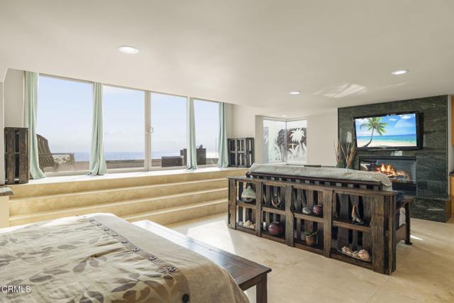 3629 Ocean Drive, Oxnard CA: https://media.crmls.org/mediaz/99b101e5-347c-482c-8ccd-bfbd028ef3b1.jpg