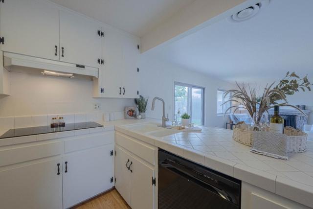 572 Inca Way, Salinas CA: https://media.crmls.org/mediaz/99b1396b-45ef-48cb-9479-620f015cef93.jpg