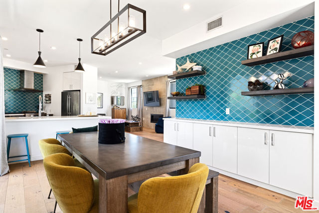 11900 Washington Place, Los Angeles CA: https://media.crmls.org/mediaz/99b15df8-17d0-41b2-bcb2-834ec75bbcbc.jpg
