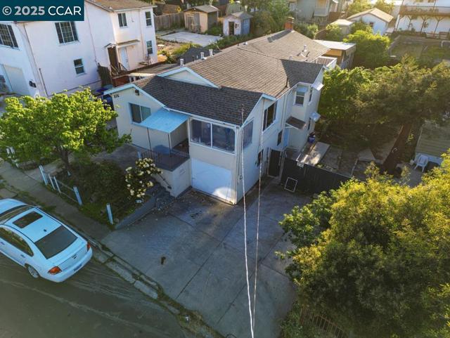 216 Suisun Ave, Rodeo CA: https://media.crmls.org/mediaz/99b1b18f-da7e-41df-8bd3-f61aab9353c3.jpg